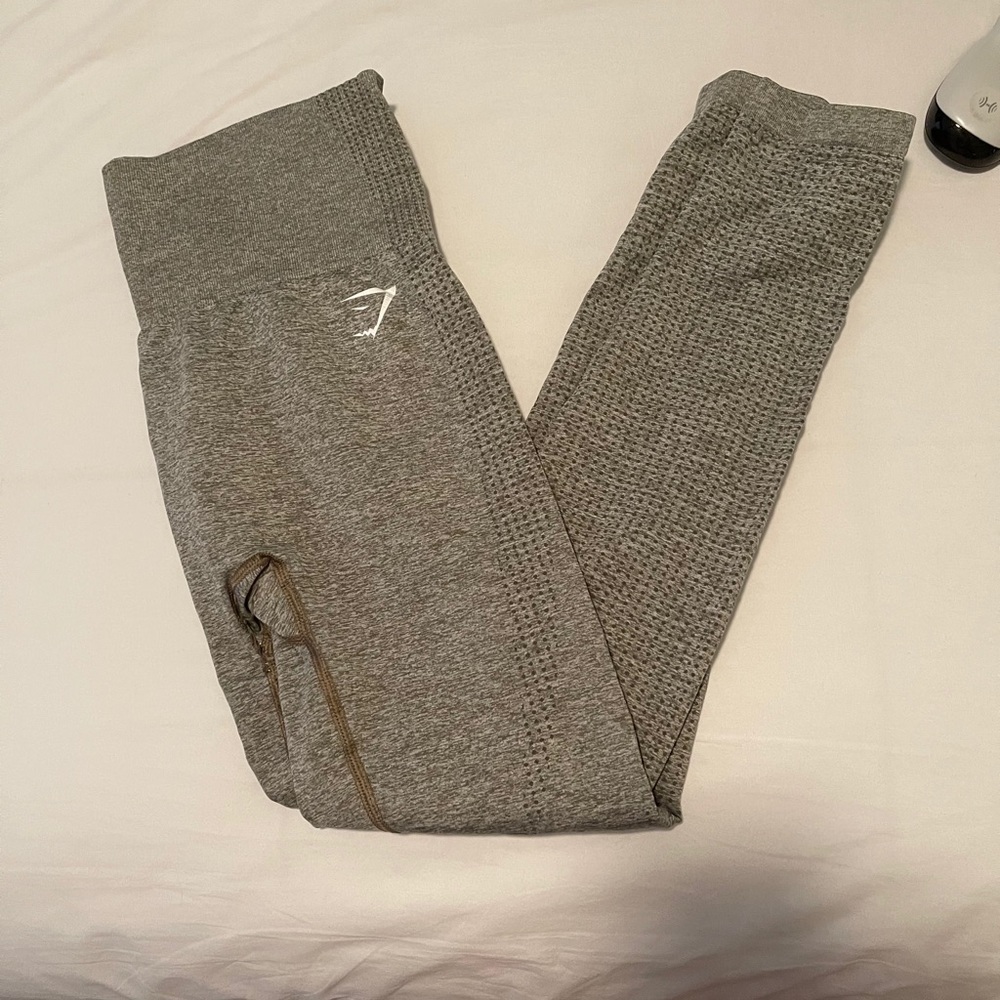 Gym shark leggings